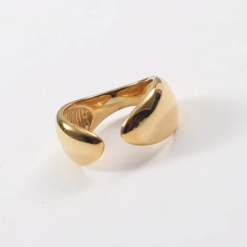 Elegant 18k Gold Plated Curve Ring - Waterproof & Versatile